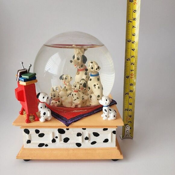 Disney 101 DALMATIANS Musical Snow Globe Cruella De Ville Tune RARE - Picture 3 of 11